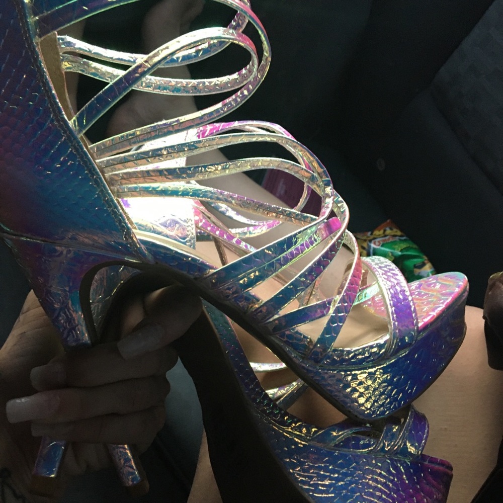 High Heals - Picture 7 of 7